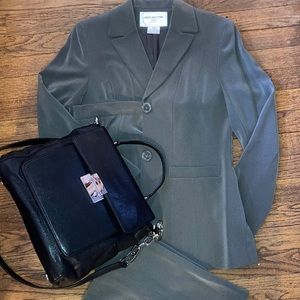 SOLD ❣️LIKE NEW ❣️Jones New York Suit.